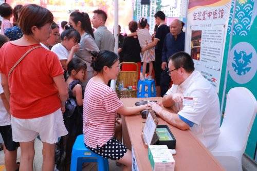 傳承中醫(yī)文化，守護(hù)銀齡健康——成都寶芝堂中醫(yī)館受邀參加2025天府銀齡芳華藝術(shù)團(tuán)節(jié)目展演暨養(yǎng)生服務(wù)活動(dòng)